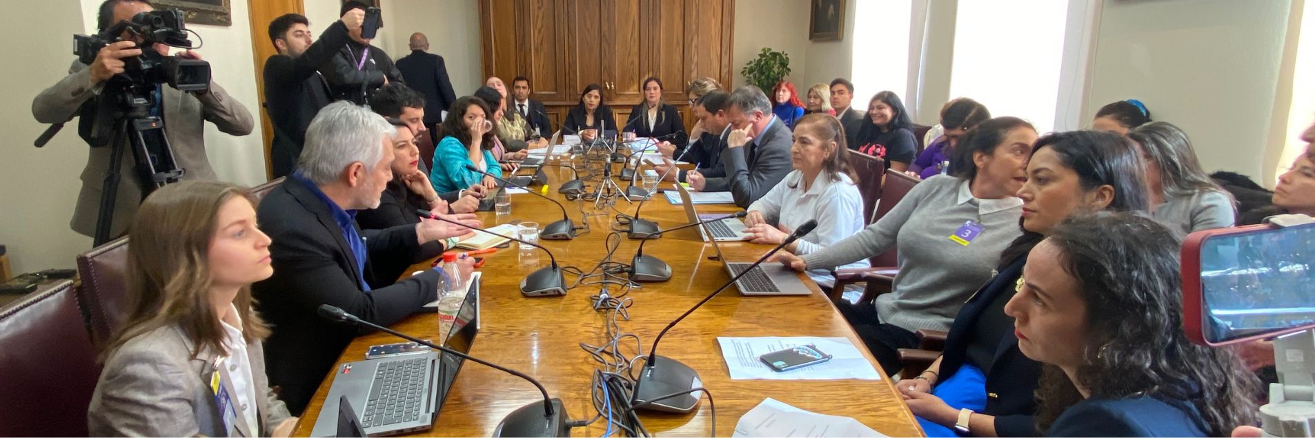 Vinculando los servicios públicos y el cuidado en el Senado chileno